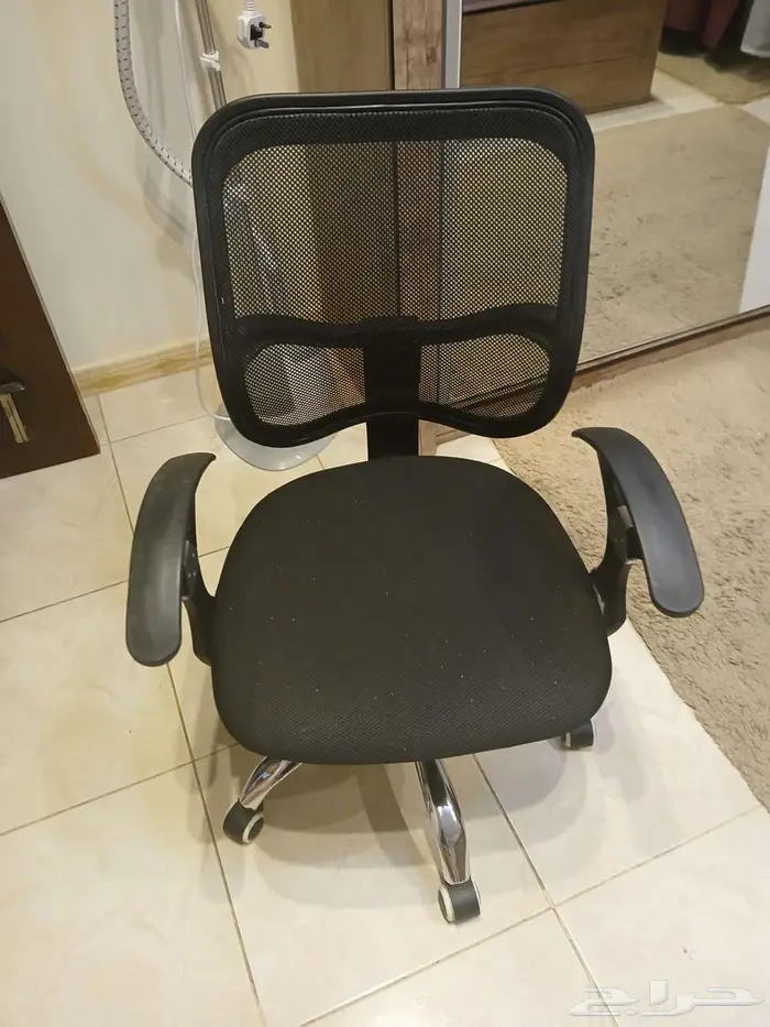 مكتب وكراسي 2