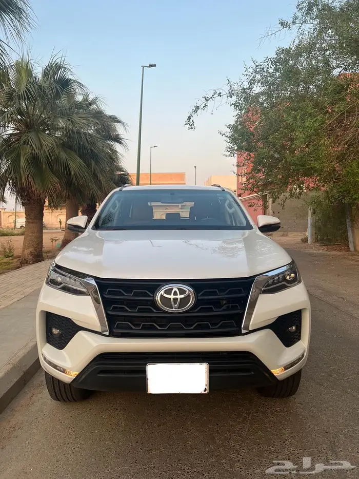 للبيع تويوتا فورتشنر 2023 6 سلندر نظيفة جدا 2