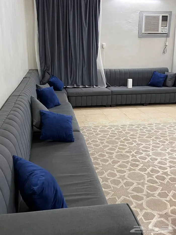 كنب كبير ونظيف كما هو موضح في الصور معه ستارتين للبيع ب 700 0