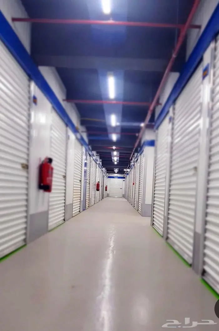 تصميم وتنفيذ مستودعات ذكية بانظمة تحكم وتخزين وتشغيل الية 3