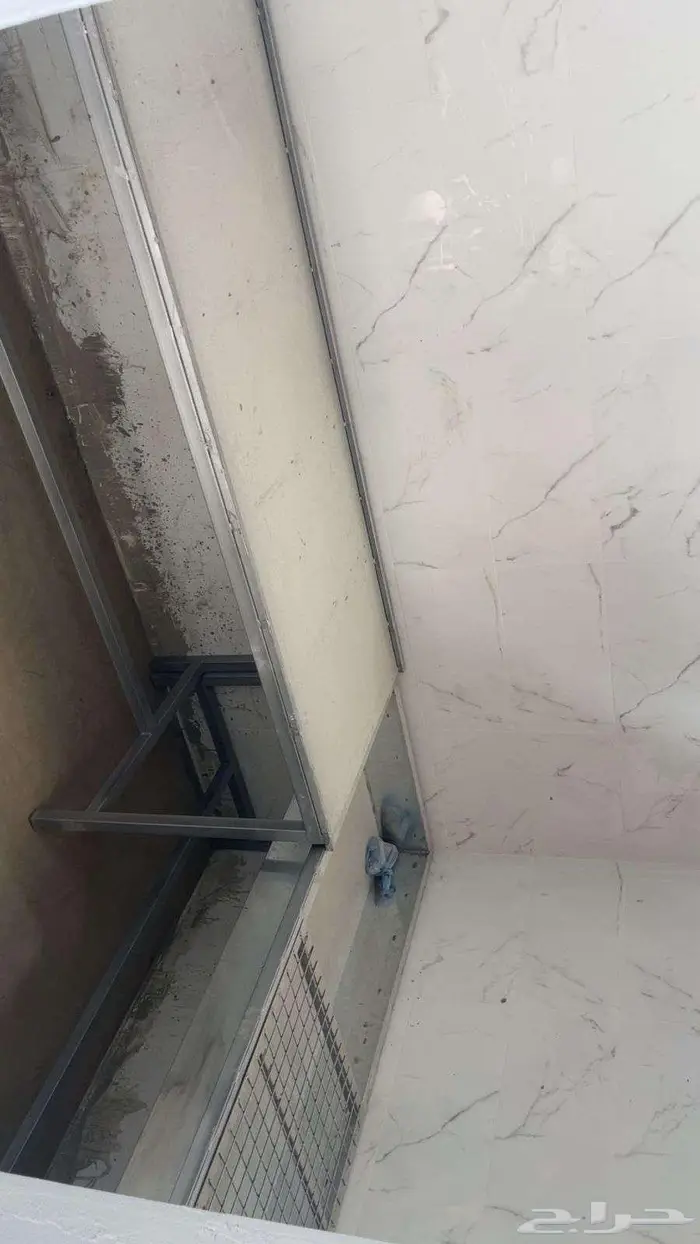 ورشة سيارات للتقبيل مساحة 209 م2 0