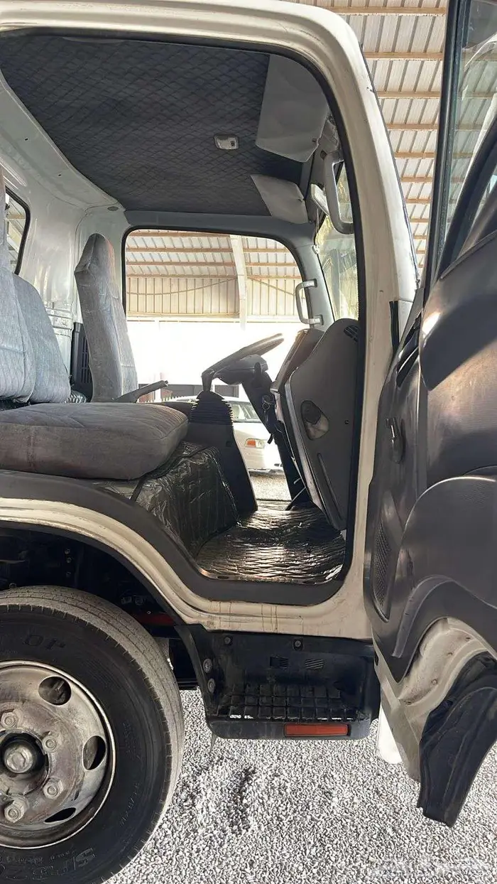 ايسوزو دينا شاص 5 متر قير عادي 2012 6