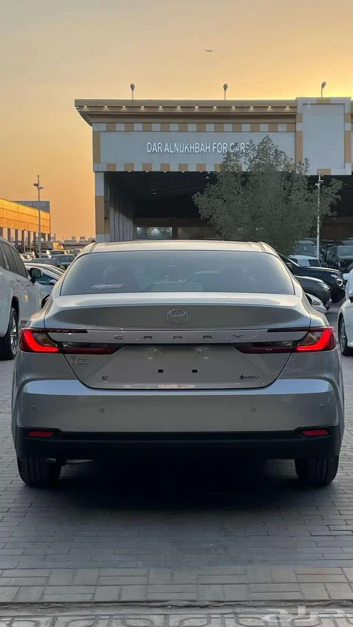 تويوتا كامري E 2025 هايبرد كاش استلام فوري 4
