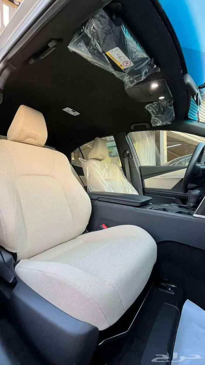 تويوتا كامري e 2025 هايبرد كاش استلام فوري 11