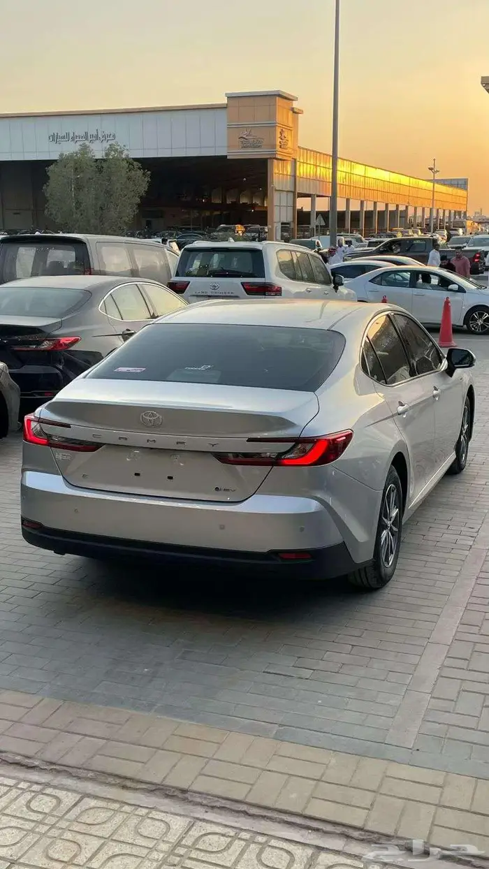 تويوتا كامري e 2025 هايبرد كاش استلام فوري 3