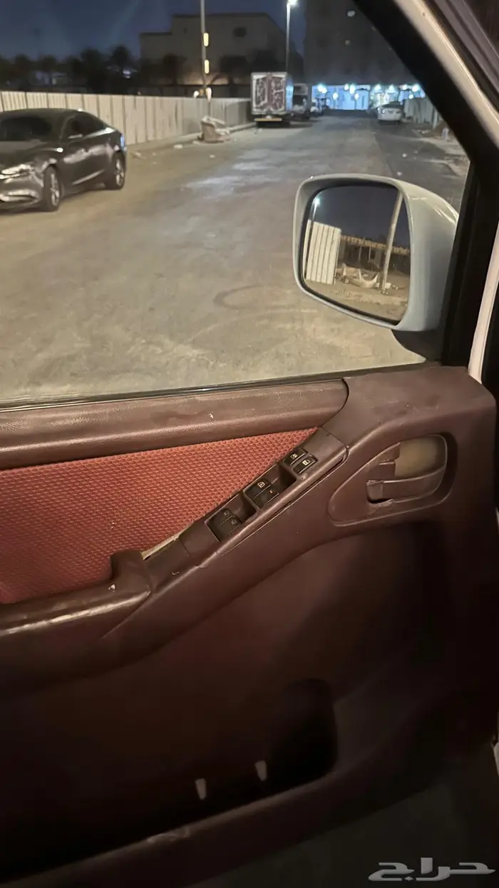 نيسان نيفارا موديل 2010 10