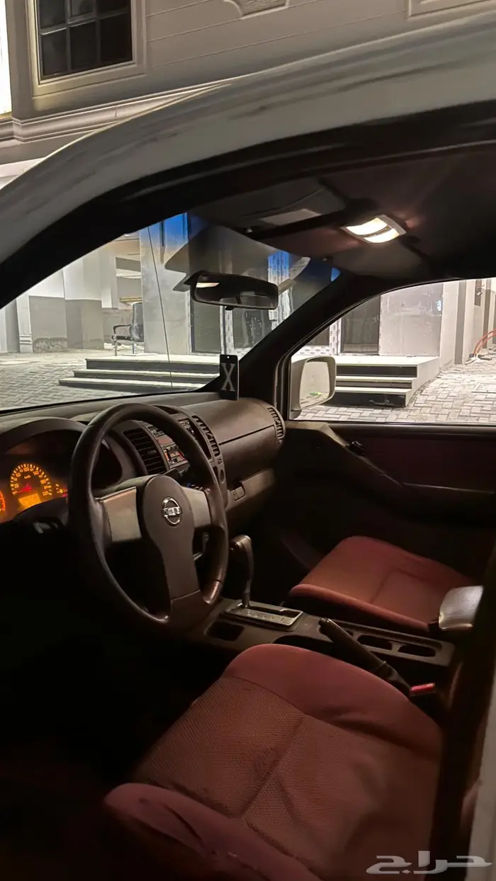 نيسان نيفارا موديل 2010 7