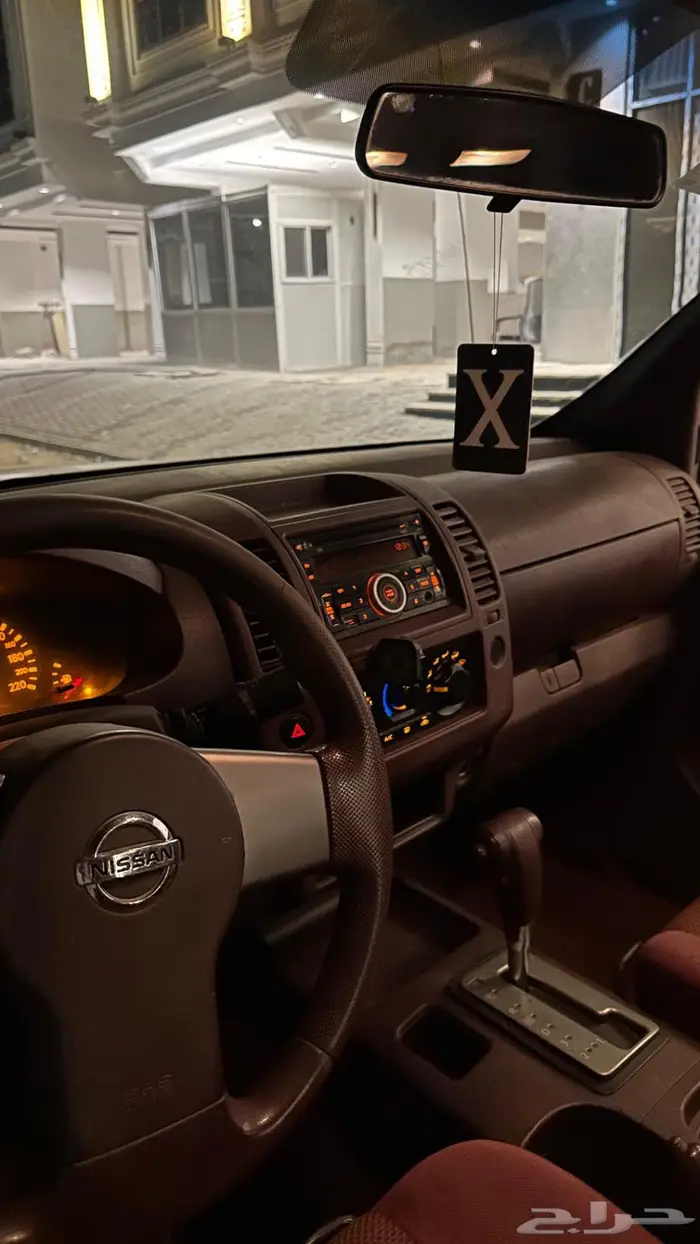 نيسان نيفارا موديل 2010 8