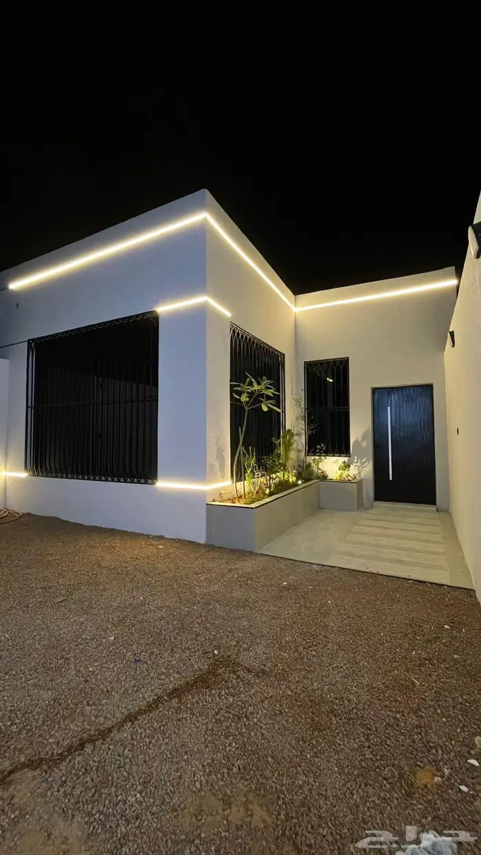 للايجار استراحتين عزاب جديده في مخطط لولوة الخزامى 9