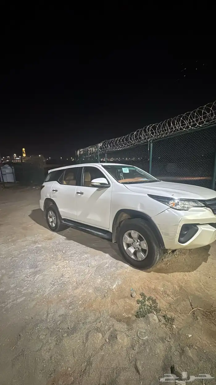 فورتشنر 2016 دبل قير اتوماتيك مفحوص في حاله الوكالة 3