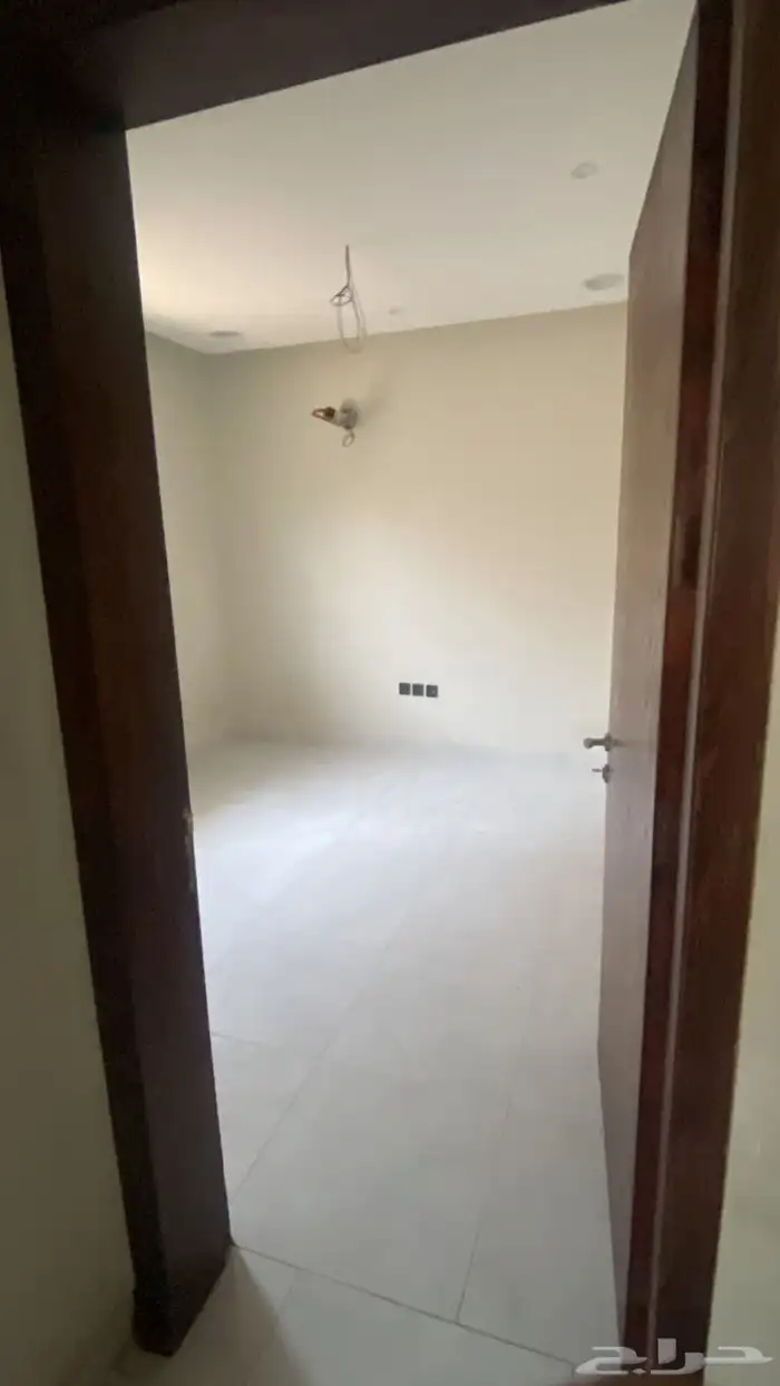 شقه للايجار بالدمام بحي النور ارضيه بكراج 3