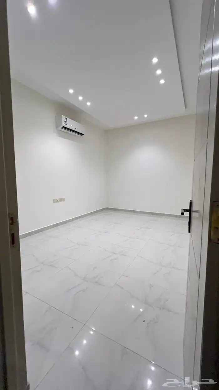 فيلا للإيجار حي تنال الرمال 23