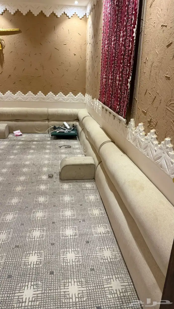 جلسة ارضيه مع فرشة استخدام نظيف وجديدة 3