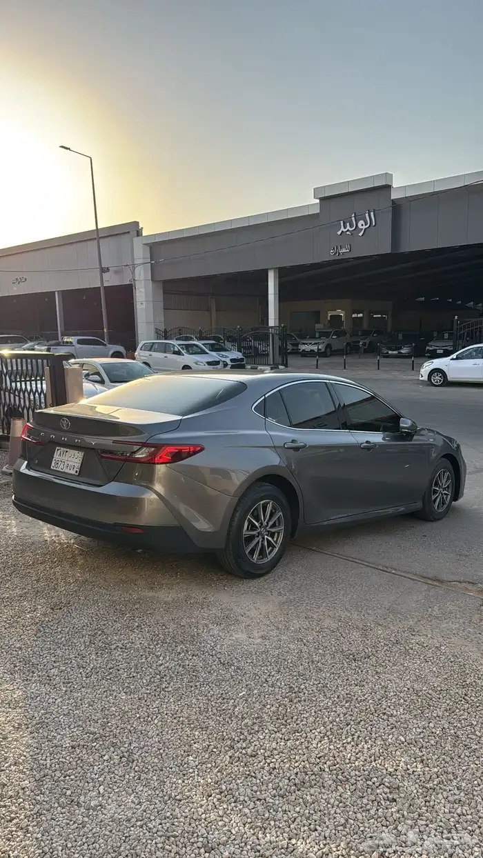 تويوتا كامري 2025 E بنزين سعودي عداد 20 الف اللون تيتانيوم 5