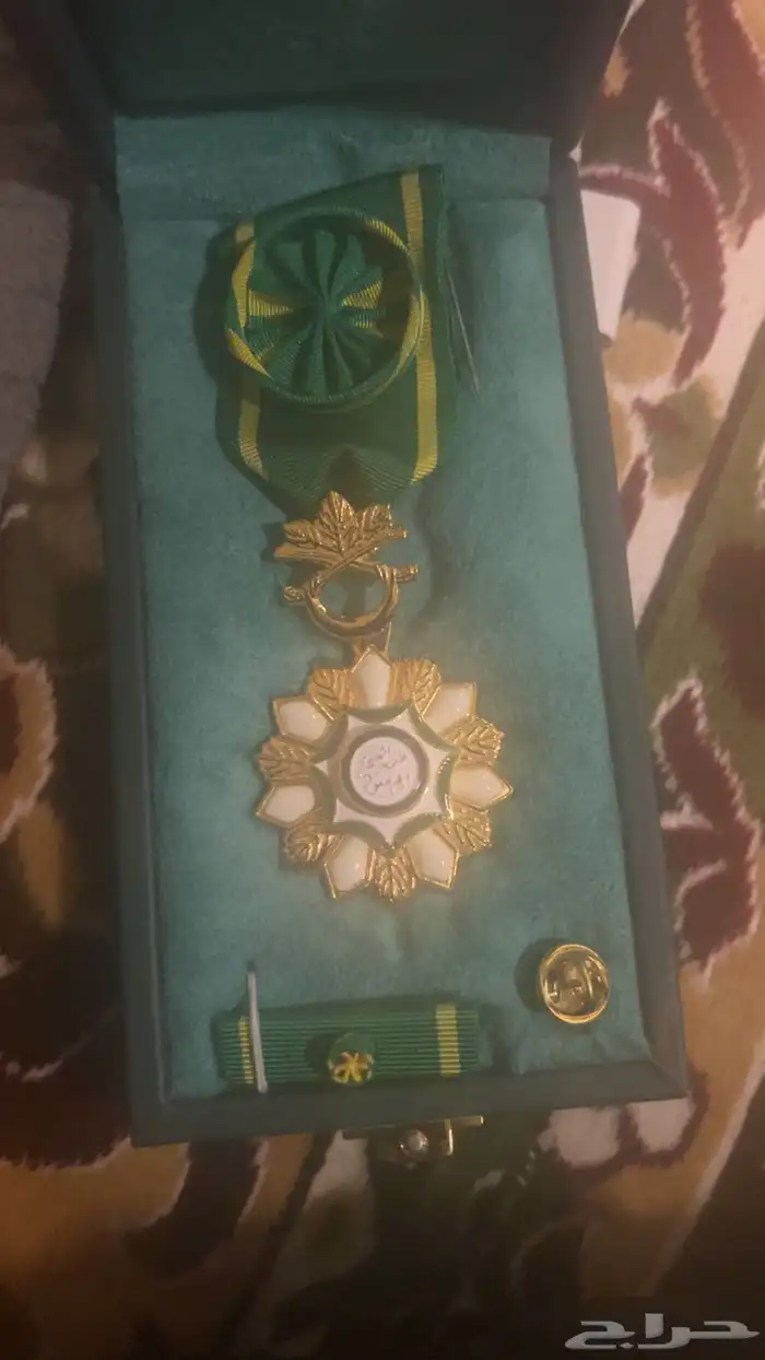 للبيع وسام الملك عبدالعزيز 0