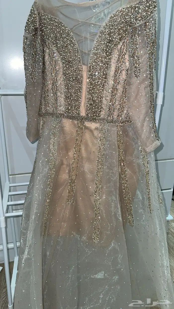 فستان للبيع مقاس ميديم ويصير سمول 0