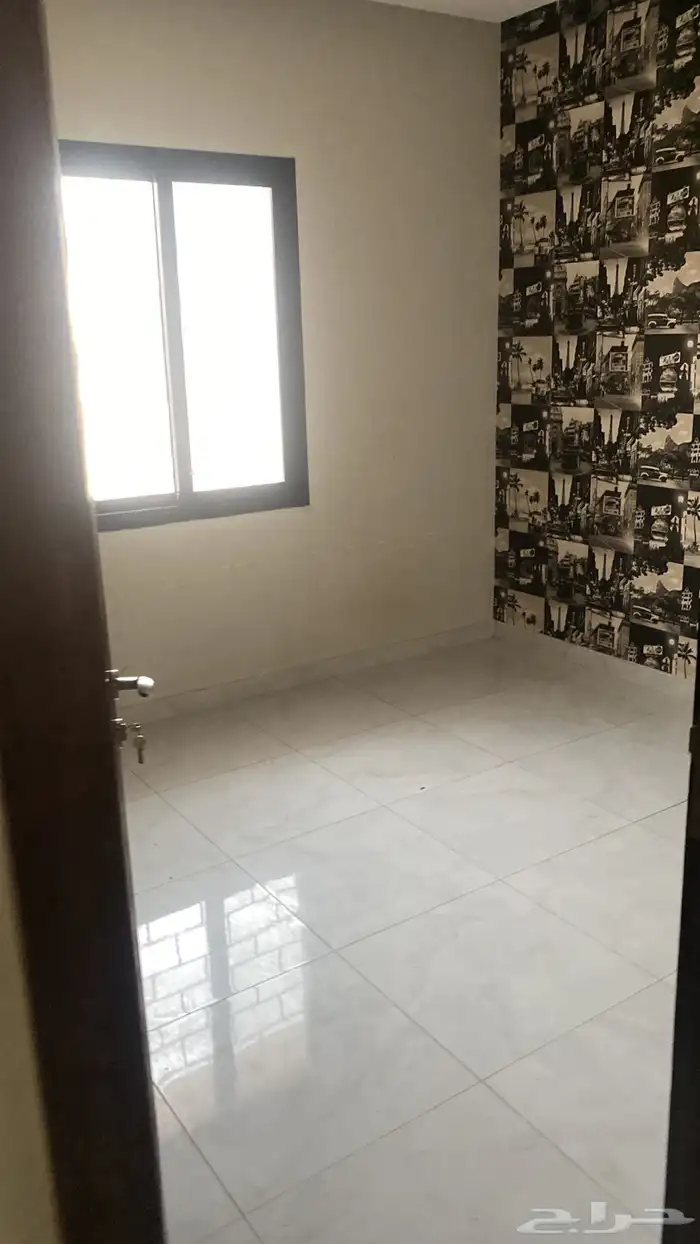شقه للايجار بالدمام بحي النور ارضيه بكراج 2