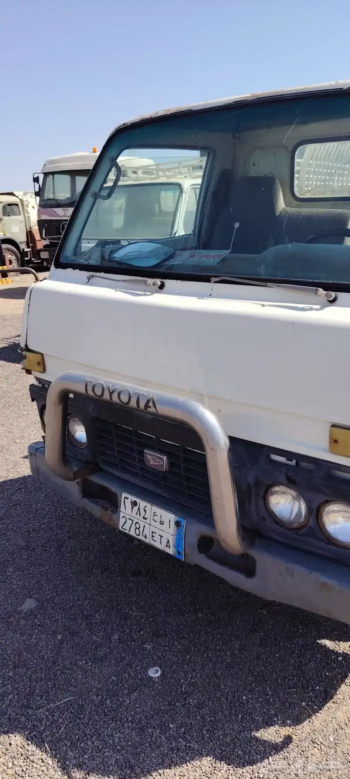 قلاب ديهاتسو موديل 1983 بنزين مكينه وجير وشاصي علا الشرط 0