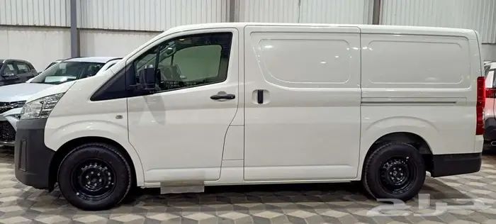 تويوتا باص بضاعة بنزين سقف منخفض متوافر موديل 2025 و 2026 1