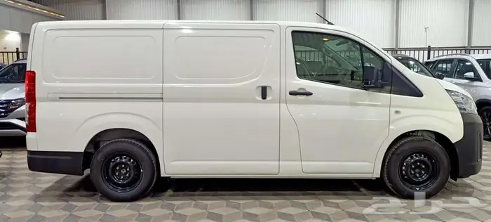 تويوتا باص بضاعة بنزين سقف منخفض متوافر موديل 2025 و 2026 2