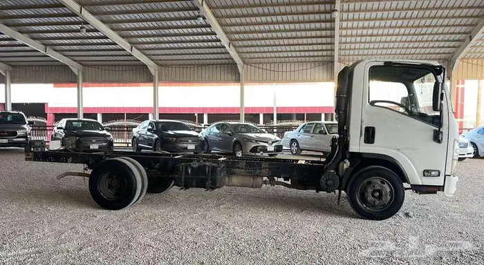 ايسوزو دينا شاص 5 متر قير عادي 2012 3