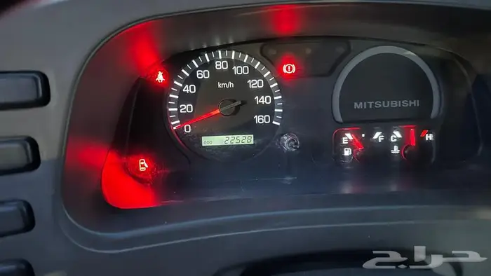 للبيع باص روزا 2013 ديزل مخزن 13