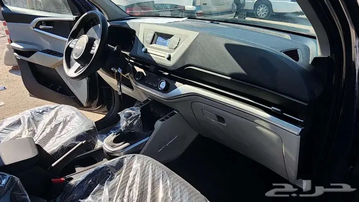 كيا كارينز ستاندر 2025 تخفيضات القيادة للسيارات 6