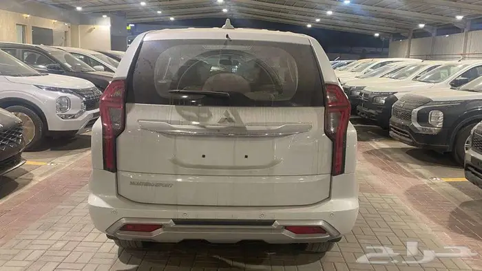 عرض خاص ميتسوبيشي مونتيرو ستاندر LL موديل 2025 بنزين 5