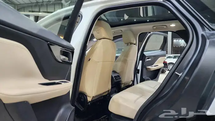 جاكور F Pace 2017 25