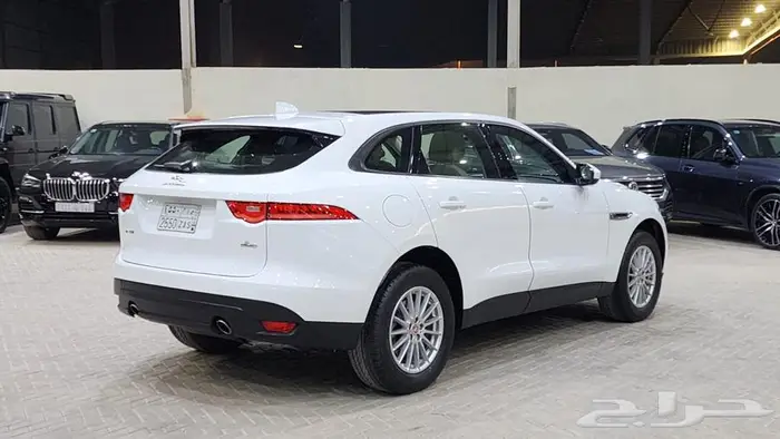 جاكور F Pace 2017 6