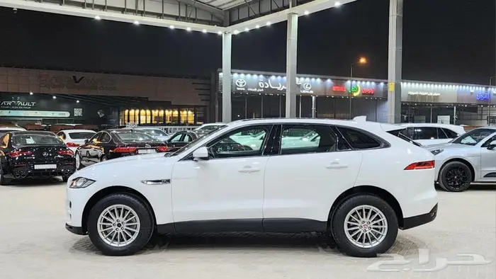 جاكور F Pace 2017 7