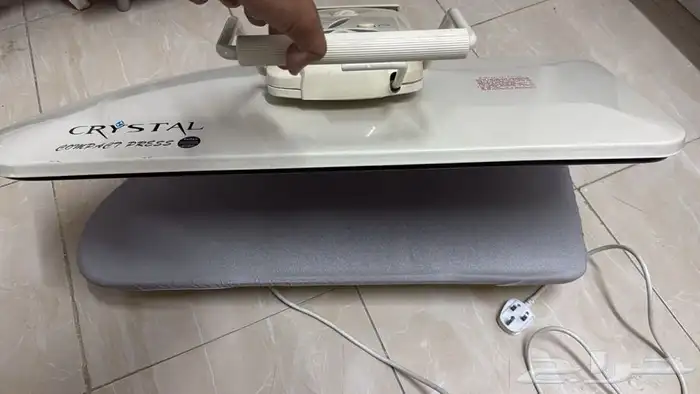 كاوية  ملابس للبيع شبه جديدة 1