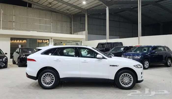 جاكور F Pace 2017 8