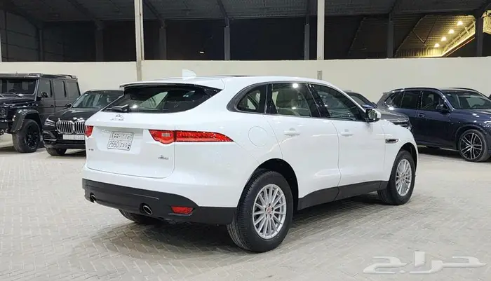 جاكور F Pace 2017 3