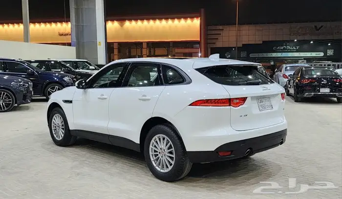 جاكور F Pace 2017 5