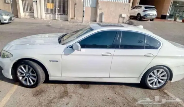 بي ام دبليو الفئة الخامسة 2011 فئة 520 8