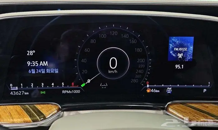 كاديلاك إسكاليد 2023 - وارد كوريا 13