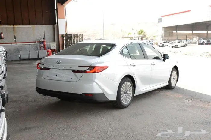 تويوتا كامرى 2025 E PLUS فتحة هايبرد بالنقد والتقسيط 3
