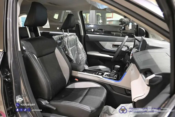 تويوتا فيلوز GLX بنزين 2025 4