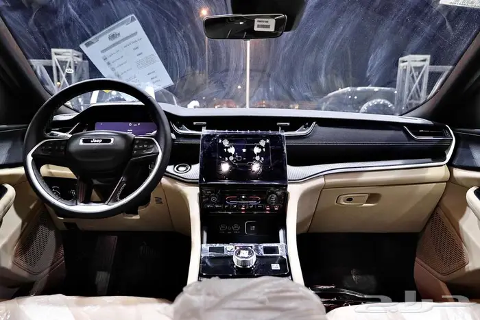 جيب جراند شروكي لاريدو موديل 2025 اقل سعر بالمملكه 3