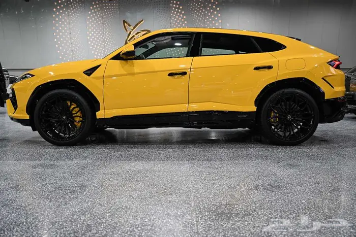 شركة البريمي لسيارات Lamborghini 1