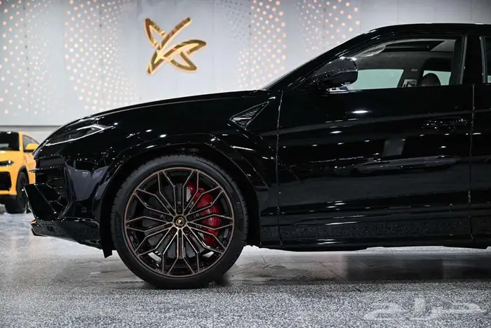 شركة البريمي لسيارات Lamborghini 2