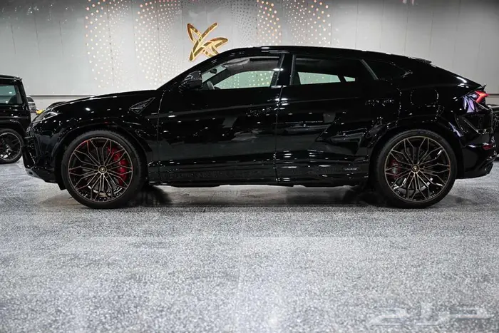 شركة البريمي لسيارات Lamborghini 1