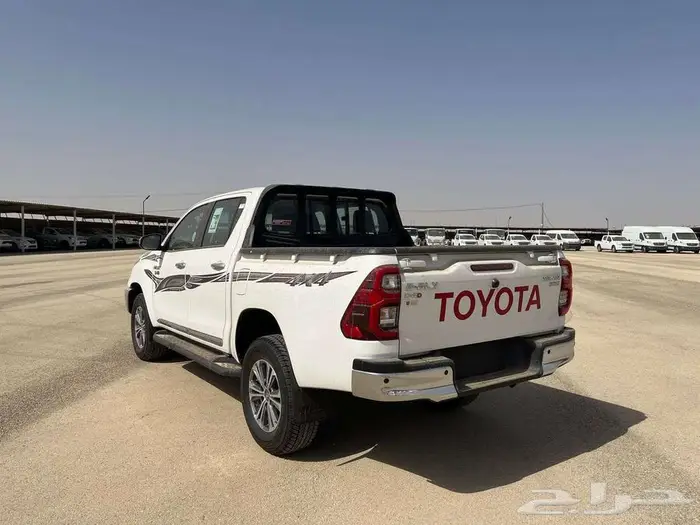 هايلوكس دبل S.GLX 2025 نقد وتقسيط 3