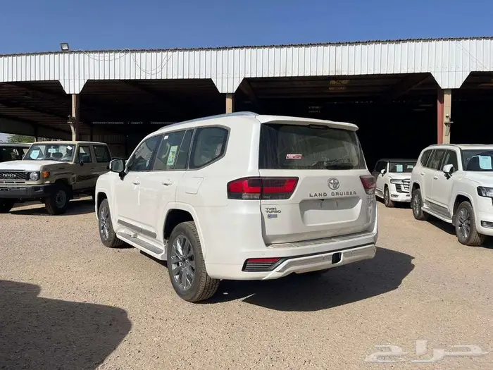 لاندكروزر GXR.V 2024 نقد وتقسيط 3