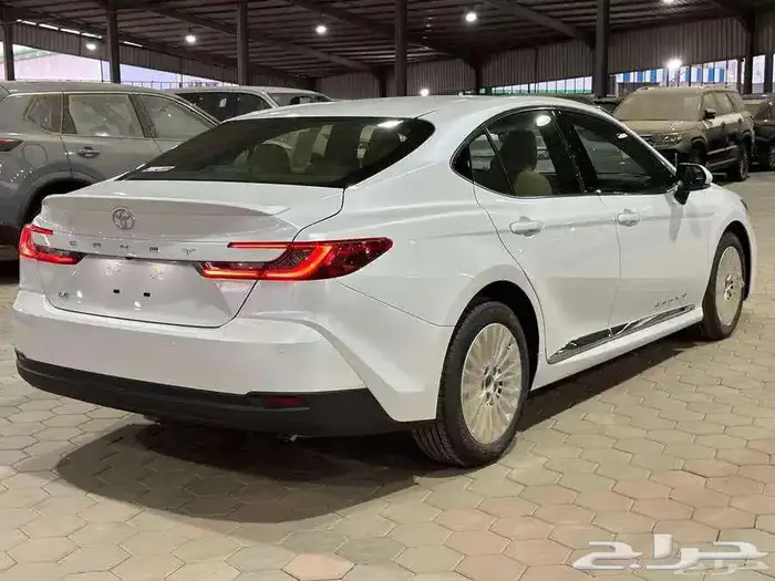 تويوتا كامري ال اي بنزين 2025 كاش و أقساط 3