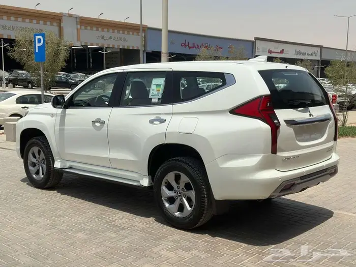 ميتسوبيشي مونتيرو ستاندر موديل 2025 بنزين 4