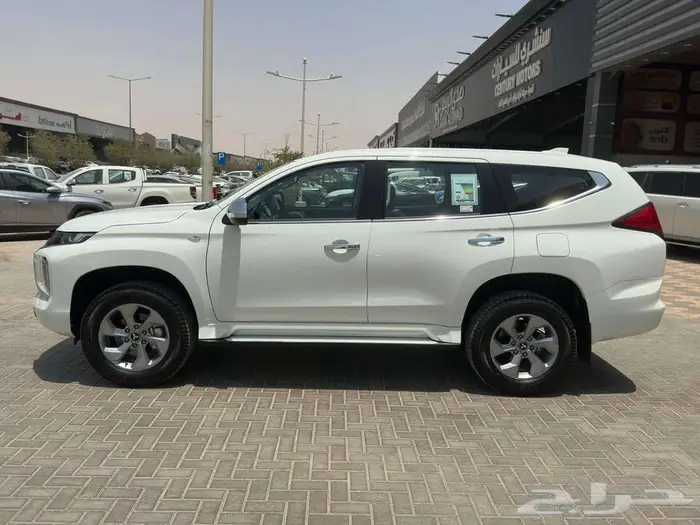 ميتسوبيشي مونتيرو ستاندر موديل 2025 بنزين 3