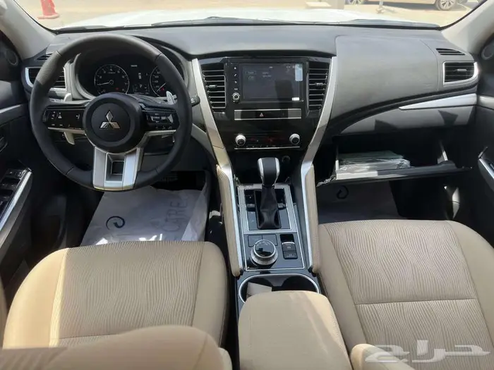 ميتسوبيشي مونتيرو ستاندر موديل 2025 بنزين 6