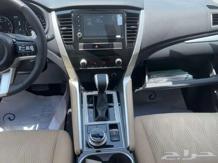 ميتسوبيشي مونتيرو ستاندر موديل 2025 بنزين 8